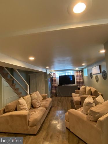 3118 Guilford St, Philadelphia PA 19152-4504 exterior