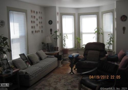 213 Olive St, Bridgeport, CT 06604-3020