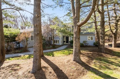 26 Fieldstone Ln, Natick, MA 01760-5560