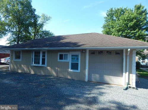 311 Delaware Ave, Lansdale PA 19446-3521 exterior