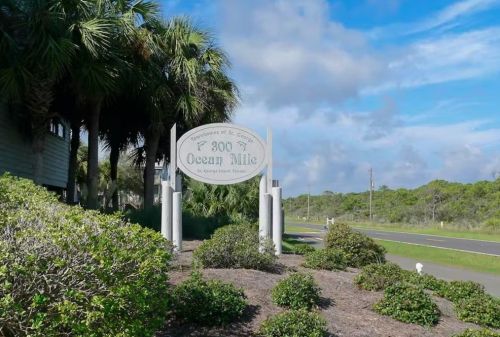 1804 Gulf Bch Dr, Saint George Island FL  32328-2827 exterior