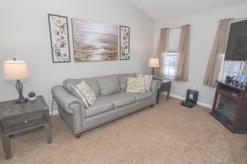 485 Ripple Creek Dr, Covington, KY 41018-2684