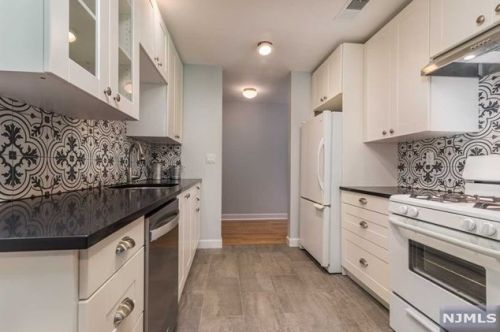 1202 Hilltop Rd, Mahwah NJ  07430-2289 exterior