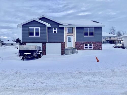762 Melinda Dr, Centralia, IA 52068-9436