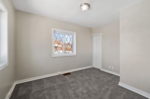 111 Warren Dr, New Kensington PA  15068-5256 exterior