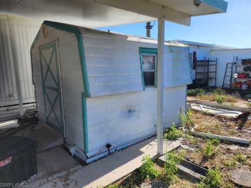 4855 Flamingo Dr, Saint James City FL  33956-2818 exterior