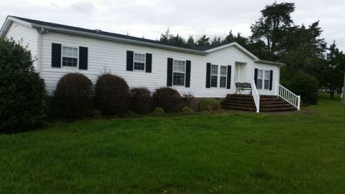 5240 Tobe Robertson Rd, Columbia, TN 38401-9541