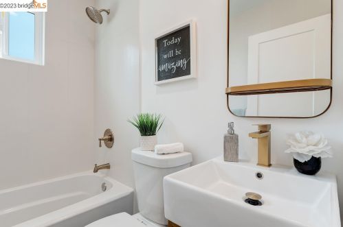 5018 Congress Ave, Oakland CA 94601-5405 exterior