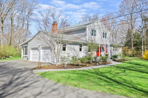 18 Old Lantern Dr, Wilton, CT 06897-4630