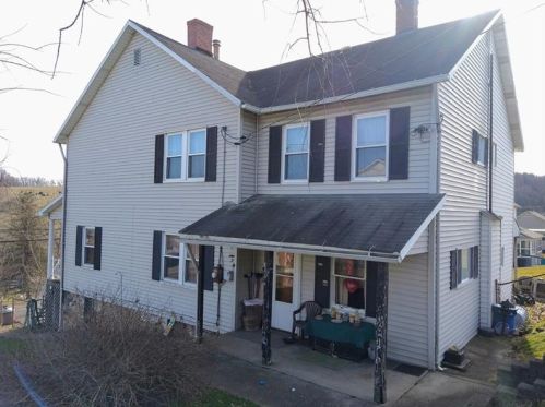 358 1st St, West Leisenring, PA 15489-1002