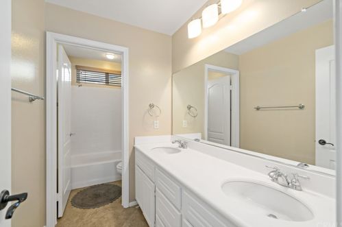 39601 Parkview Dr, Temecula CA  92591-7229 exterior