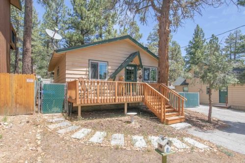 355 Cinderella Dr, Big Bear City CA  92314-9798 exterior