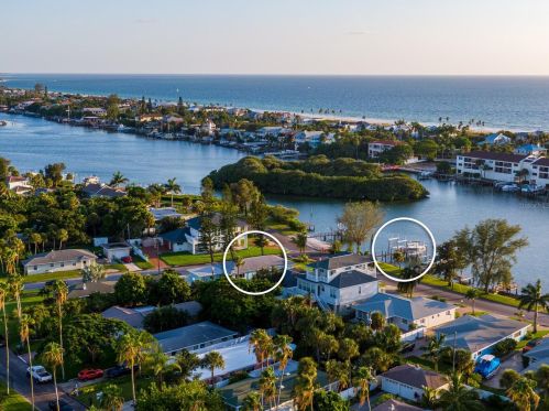 3201 Maritana Dr, Saint Petersburg FL  33706-4042 exterior