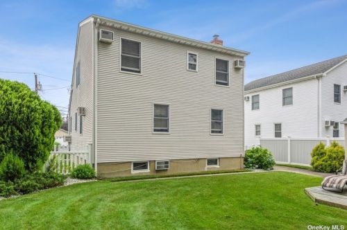 29 Croydon Dr, North Bellmore NY  11710-3054 exterior