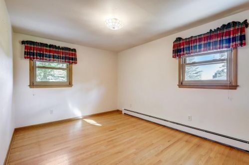 6118 Twin Oak Dr, Greendale WI  53129-2662 exterior