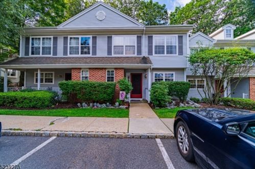 35 Hickory Way, Mount Arlington, NJ 07856-1368