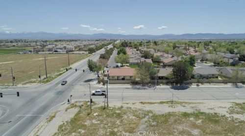 2869 La Vida Dr, Lancaster CA  93535-5873 exterior