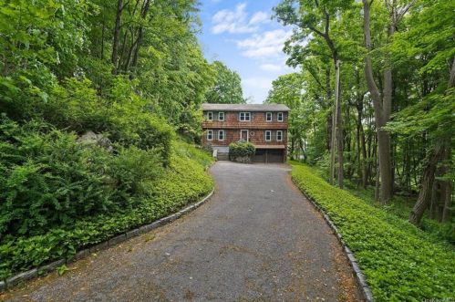 48 Spring St, Lewisboro, NY 10590-1436