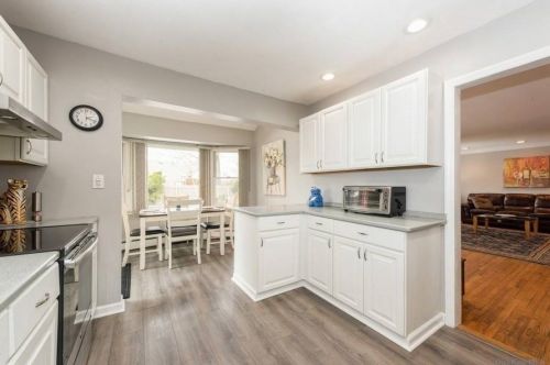 1049 Melissa Ln, North Bellmore NY  11710-1743 exterior