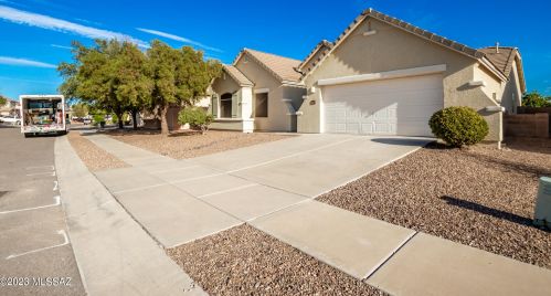 9414 Weather Hill Dr, Tucson, AZ 85743-5482