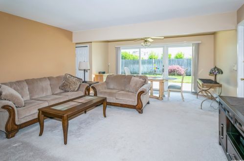 5 March Ln, Westbury, NY 11590-6301