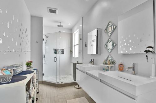 18856 23rd Pl, Hollywood FL  33029-5340 exterior