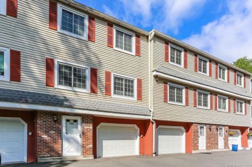 92 Cynthia Ln, Middletown, CT 06457-2159