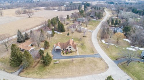 1858 Woodsfield Dr, Richfield, WI 53076-9636
