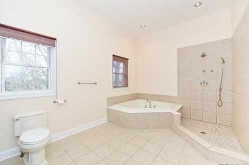 6 Nolan St, Norwalk CT  06850-2525 exterior