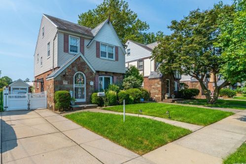 253-24 87th Dr, Jamaica, NY 11426-3009