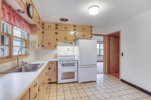 2126 Sunrise Dr, La Crosse WI  54601-6830 exterior