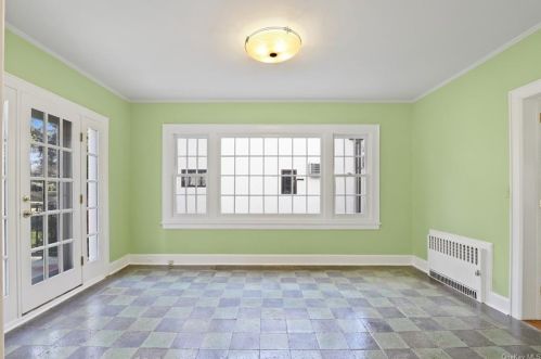 9 Avondale Rd, White Plains NY  10605-4101 exterior