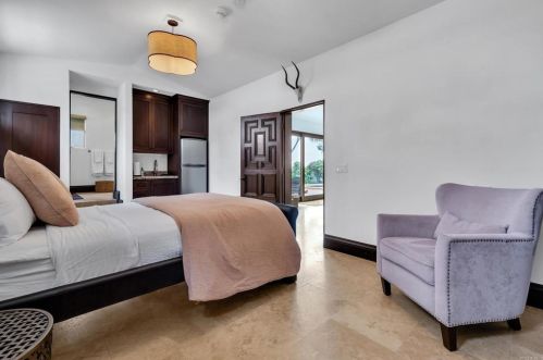 2900 Nichols St, San Diego CA 92106-3426 exterior