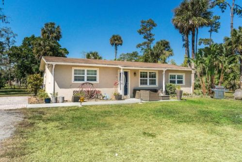 691 Hyde Park Rd, Town Of Loxahatchee Groves, FL 33470-4971