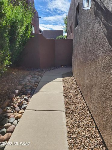 7664 Sierra Park Loop, Tucson, AZ 85710-1458