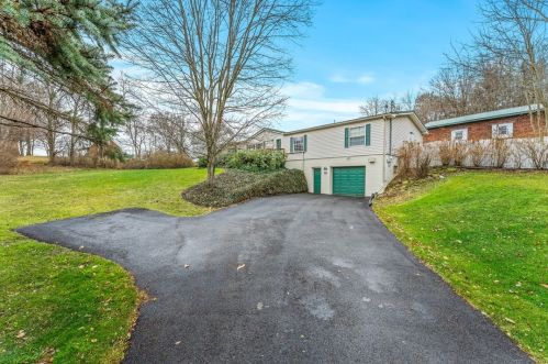 939 Tulip Dr, New Brighton, PA 15066-3672
