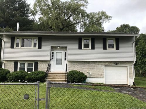 159 Lincolndale Dr, Waterbury, CT 06704-1162