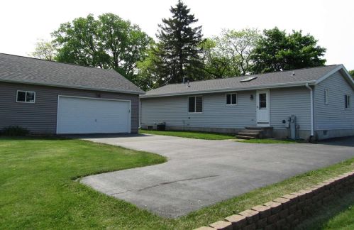 795 Pioneer Rd, Fond Du Lac, WI 54935-6516
