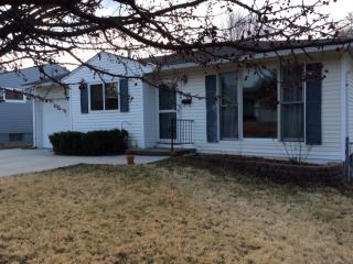 4869 Robin Hill Dr, Omaha, NE 68106-4015