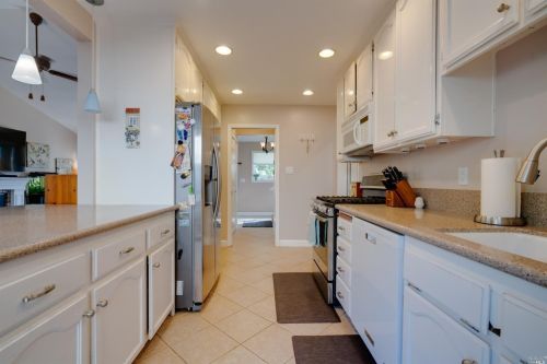 427 Myrtle Ct, Benicia CA  94510-1451 exterior