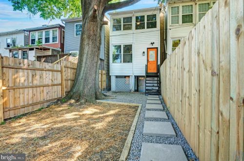 2013 Naylor Rd, Washington DC  20020-6807 exterior