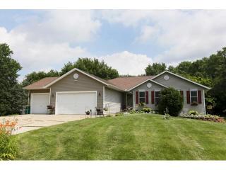 562 Lundy Ln, Hudson, WI 54016-8139