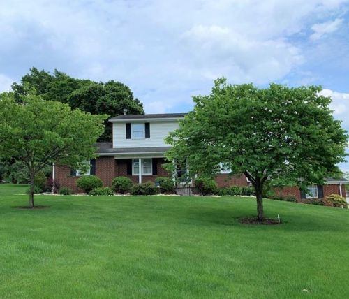 244 Laura Dr, New Kensington, PA 15068-6707