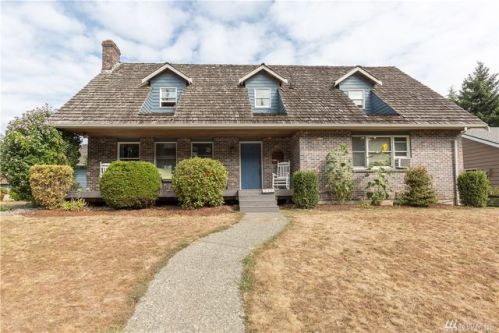 1714 Village Dr, Lynden, WA 98264-1283