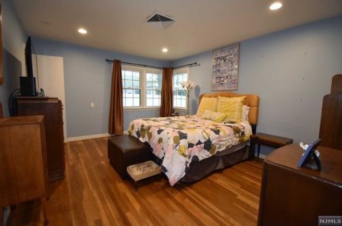 26 Elmwood Ter, Elmwood Park NJ  07407-1729 exterior