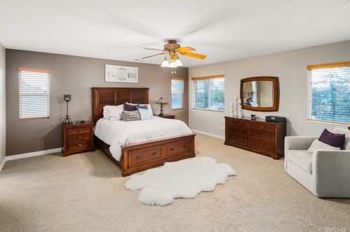 42240 Ridge View Dr, Lancaster CA 93536-7382 exterior