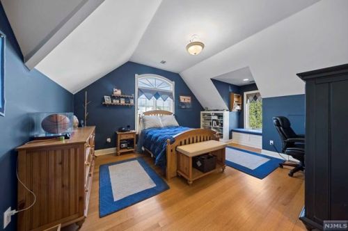 878 Seneca Rd, Franklin Lakes NJ  07417-2825 exterior