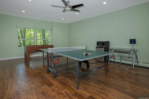 12 Fawn Hl Rd, Tuxedo Park NY  10987-3531 exterior