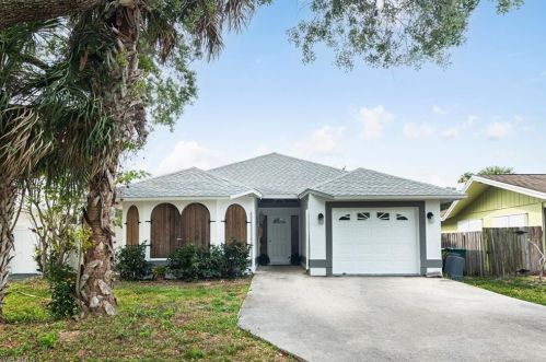 594 98th Ave, Naples, FL 34108-2220