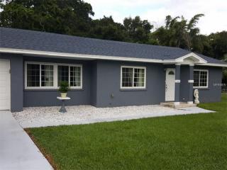208 42nd St, Bradenton, FL 34209-2030